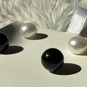 Pearl and Black Silver Stud Earrings Set